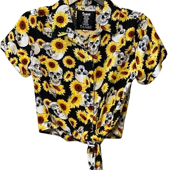 Spencer's Tops - 💀 Spencer’s button down shirt 💀